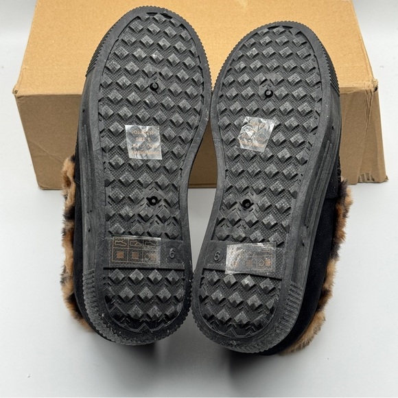Journee Collection Midnight Black Faux Fur Moccasins Size 6 - Picture 5 of 8